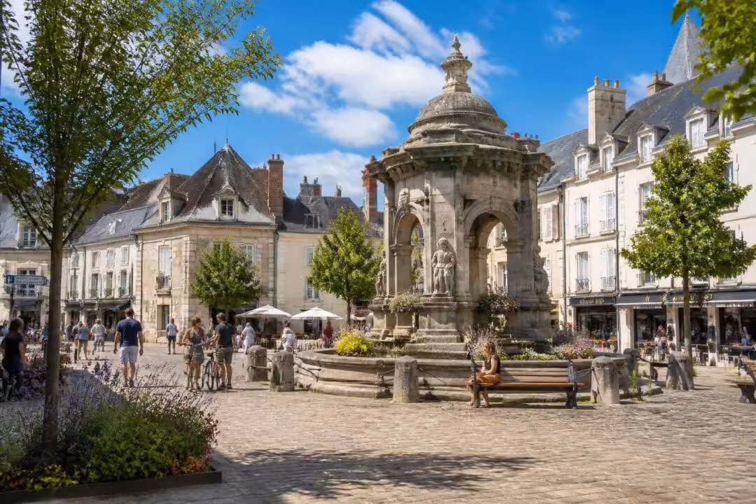 découvrez place dunois à châteaudun avec notre guide pratique : histoire, attractions, restaurants et conseils pour profiter pleinement de cette charmante destination.