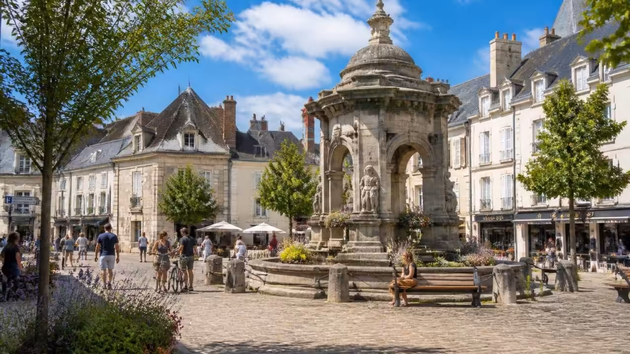 découvrez place dunois à châteaudun avec notre guide pratique : histoire, attractions, restaurants et conseils pour profiter pleinement de cette charmante destination.