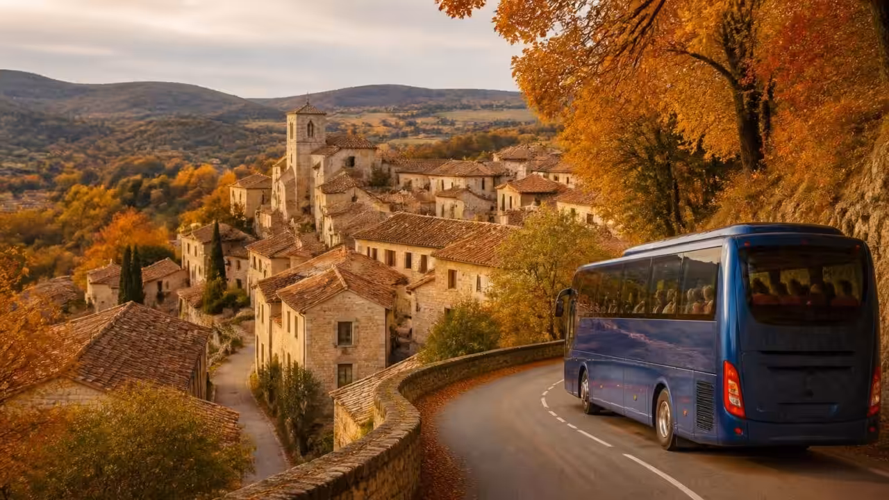 découvrez nos meilleures villes françaises pour un voyage en autocar cet automne, alliant détente et découverte au rythme slow.